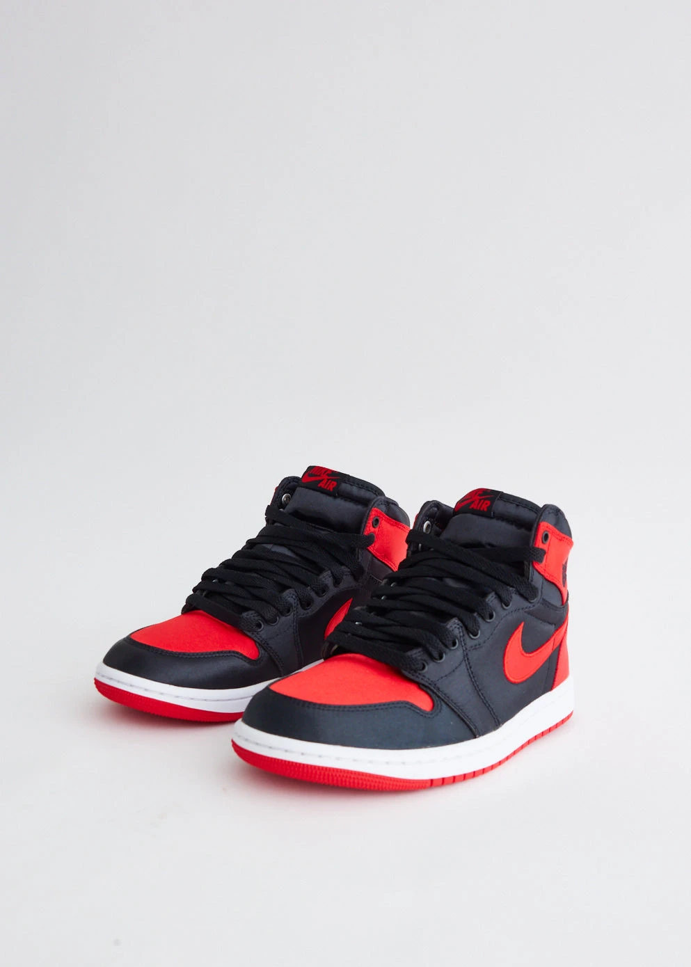 Nike Air Jordan 1 Retro High OG 'Satin Bred' Sneakers (PS) 2 Nike Air Jordan 1 Retro High OG 'Satin Bred' Sneakers (PS) - Image 2